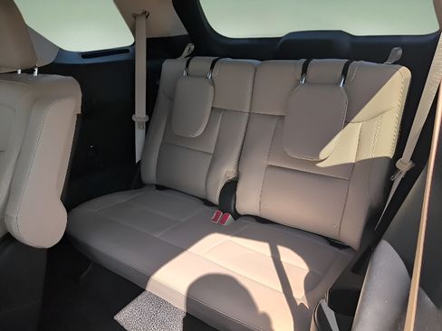 Used 2023 Ford Explorer XLT w/ Equipment Group 202A AWD/4WD image 18