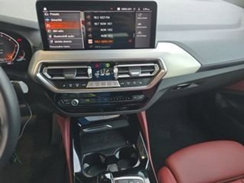 Used 2025 BMW X4 xDrive30i image 4