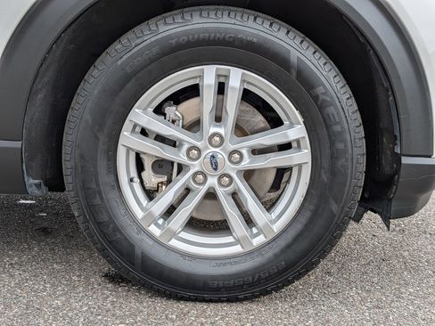 Certified 2022 Ford Explorer XLT w/ Equipment Group 202A image 11