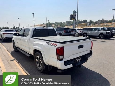 Used 2019 Toyota Tacoma TRD Sport AWD/4WD image 7