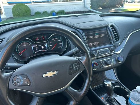 Used 2017 Chevrolet Impala Premier w/ Enhanced Convenience Package image 3