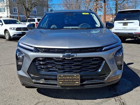 Used 2024 Chevrolet Trax ACTIV w/ Sunroof Package image 3