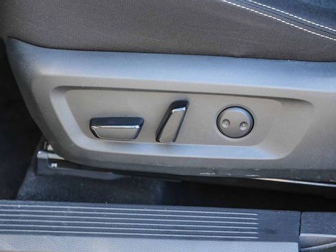 Used 2021 Nissan Rogue SV image 25