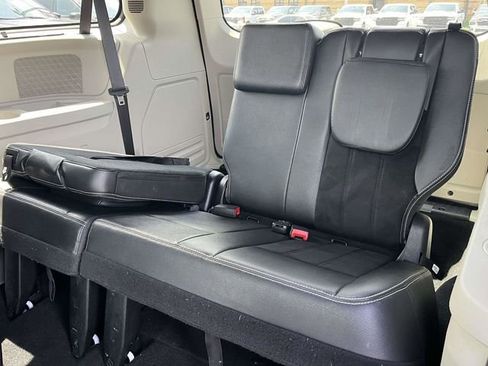 Used 2017 Dodge Grand Caravan SXT w/ Driver Convenience Group FWD image 15