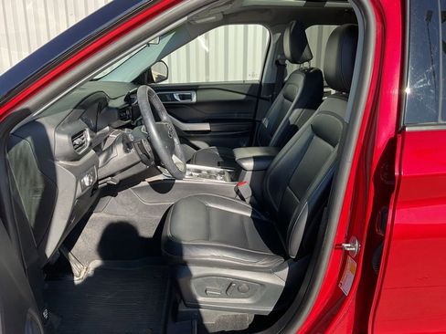 Used 2021 Ford Explorer XLT w/ Equipment Group 202A image 8
