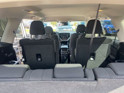 Used 2023 Subaru Ascent Premium w/ Convenience Package image 13