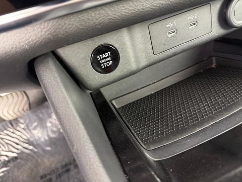 Used 2025 Nissan Rogue SV FWD image 14