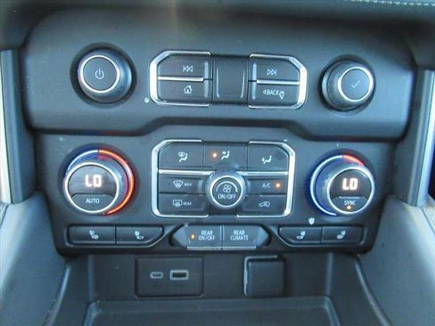 Used 2022 Chevrolet Suburban LT w/ Luxury Package AWD/4WD image 26