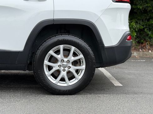 Used 2014 Jeep Cherokee Latitude AWD/4WD image 10