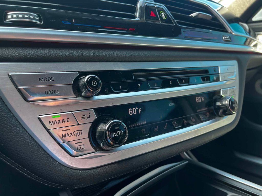 Used 2018 BMW 750i xDrive AWD/4WD image 23