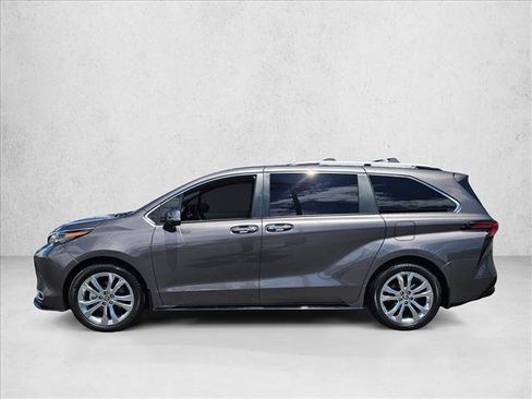 Used 2024 Toyota Sienna Platinum FWD image 9