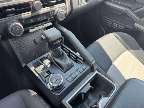 Used 2024 Toyota Tacoma TRD Off-Road AWD/4WD image 31