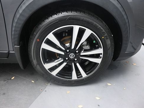 Used 2020 Nissan Kicks SV image 23