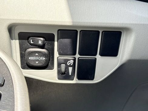 Used 2015 Toyota Prius Three FWD image 27