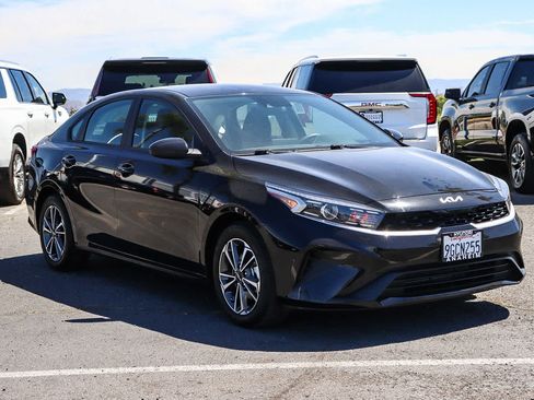 Used 2023 Kia Forte LXS FWD image 3