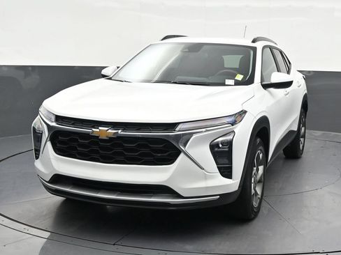 Used 2024 Chevrolet Trax LT FWD image 9