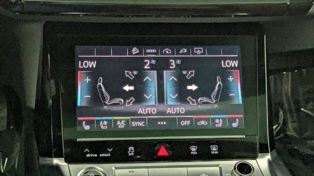 Used 2022 Audi e-tron Premium Plus w/ Premium Plus Package AWD/4WD image 29