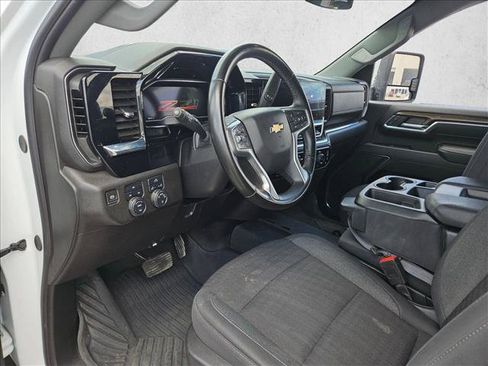 Used 2024 Chevrolet Silverado 2500 LT AWD/4WD image 12