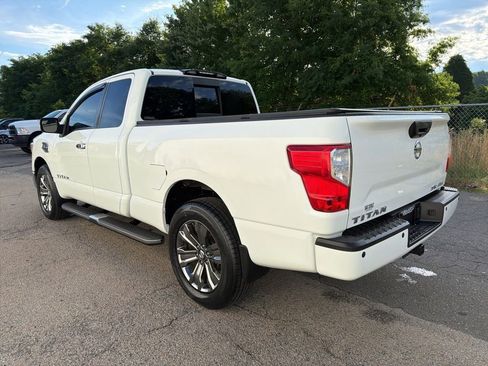Used 2017 Nissan Titan SV AWD/4WD image 5