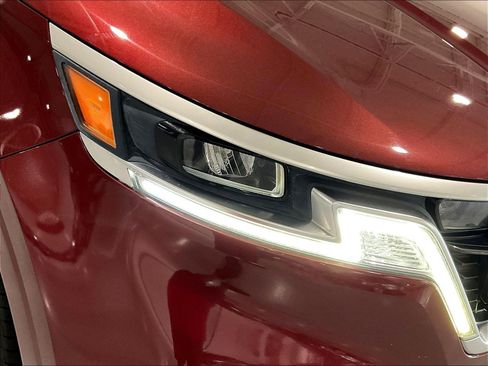 Used 2022 Kia Carnival EX FWD image 32
