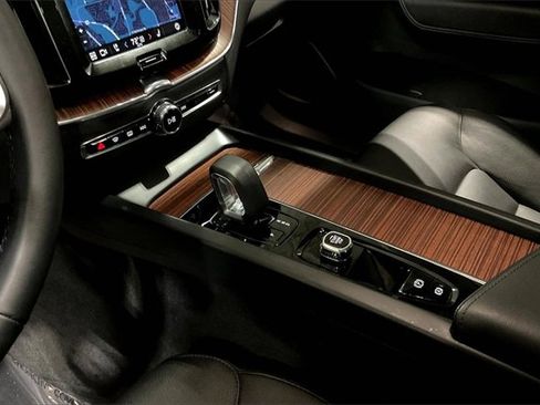 Certified 2023 Volvo XC60 B5 Plus w/ Climate Package image 15