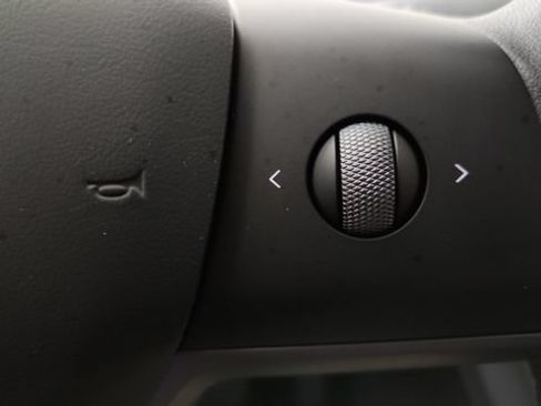Used 2025 Tesla Model Y Long Range RWD image 76