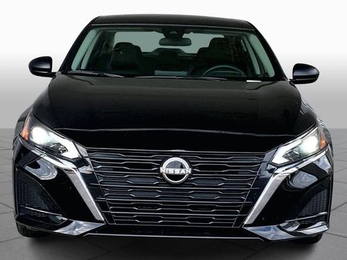 Used 2024 Nissan Altima 2.5 SV image 4