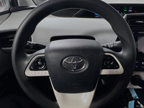 Used 2018 Toyota Prius Two image 18