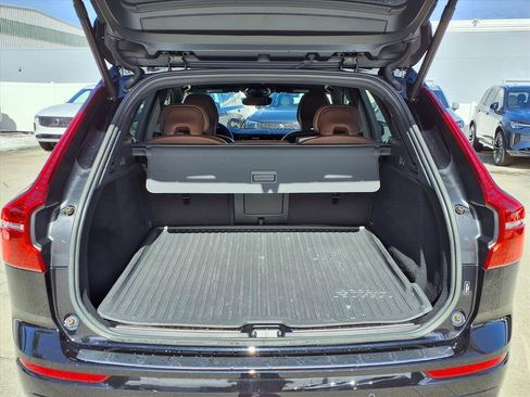 Certified 2023 Volvo XC60 B5 Plus w/ Protection Package Premier image 18