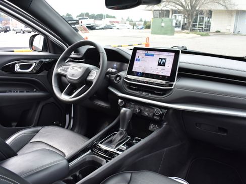 Used 2023 Jeep Compass High Altitude w/ Driver Assist Group I image 32