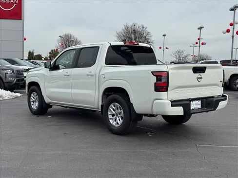Certified 2024 Nissan Frontier SV image 5