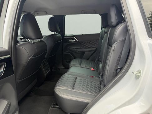 Used 2023 Mitsubishi Outlander SEL FWD image 13