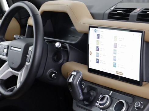 Used 2025 Land Rover Defender 130 S image 23