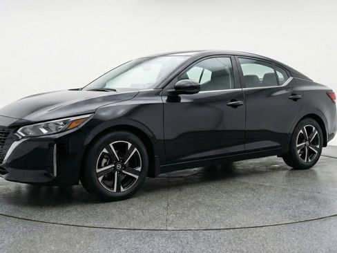 Used 2025 Nissan Sentra SV image 3