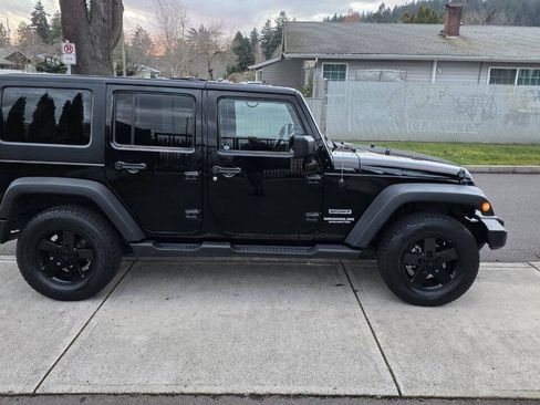Used 2011 Jeep Wrangler Unlimited Sport AWD/4WD image 5