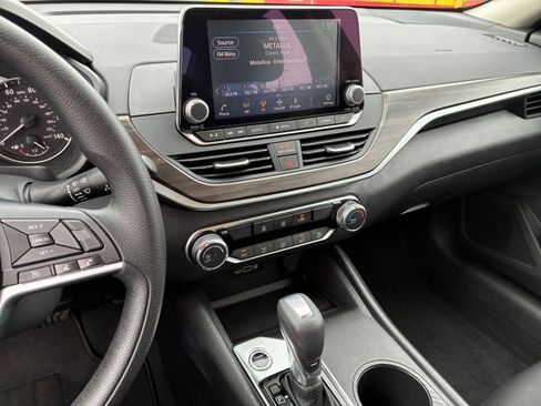 Used 2025 Nissan Altima 2.5 SV image 17