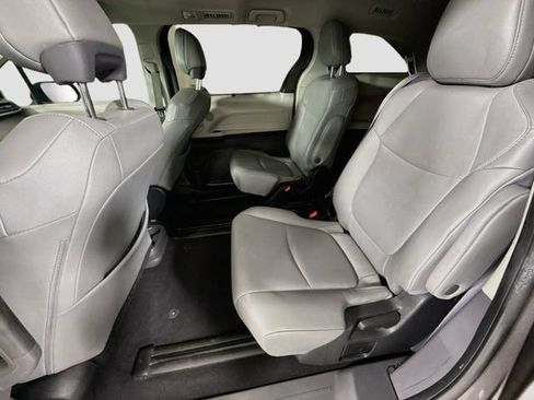 Certified 2022 Toyota Sienna XLE FWD image 26