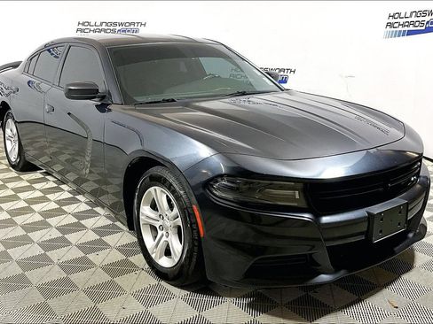 Used 2019 Dodge Charger SXT RWD image 3