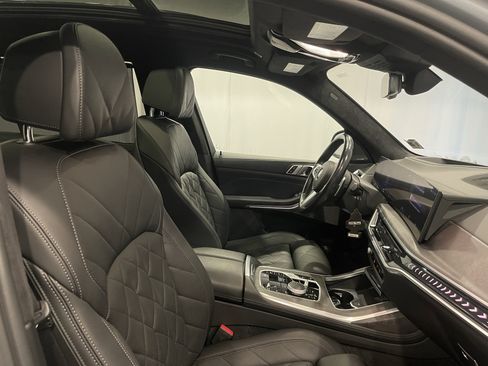 Used 2023 BMW X7 xDrive40i w/ M Sport Package image 16