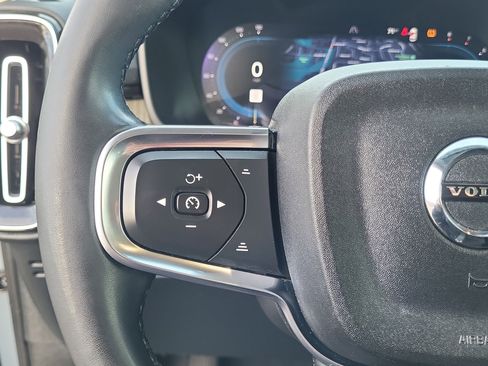 Certified 2023 Volvo XC40 B5 Ultimate w/ Protection Package Premier image 15