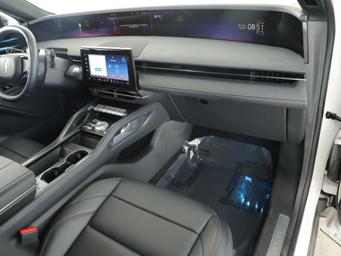 Used 2024 Lincoln Nautilus Premier w/ Jet Appearance Package AWD/4WD image 17