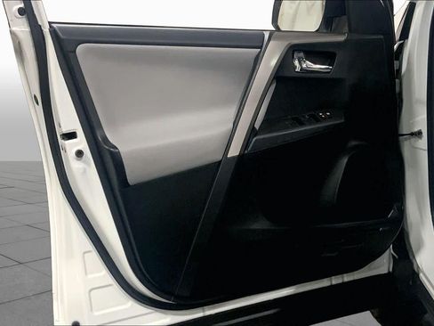 Used 2018 Toyota RAV4 XLE AWD/4WD image 22