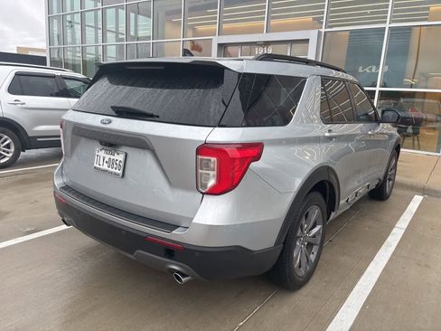 Used 2023 Ford Explorer XLT w/ Equipment Group 202A image 4