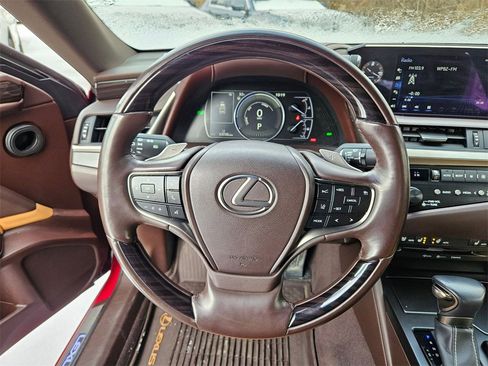 Used 2019 Lexus ES 300h w/ Premium Package image 10
