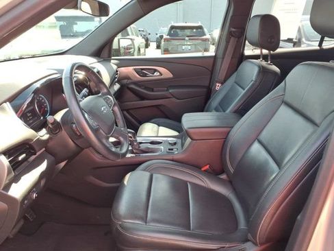 Used 2022 Chevrolet Traverse LT w/ Midnight/Sport Edition FWD image 25