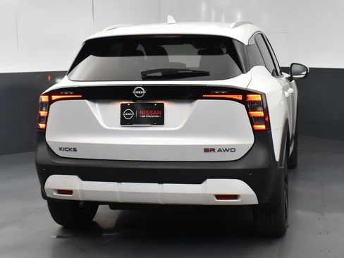 New 2025 Nissan Kicks SR image 7