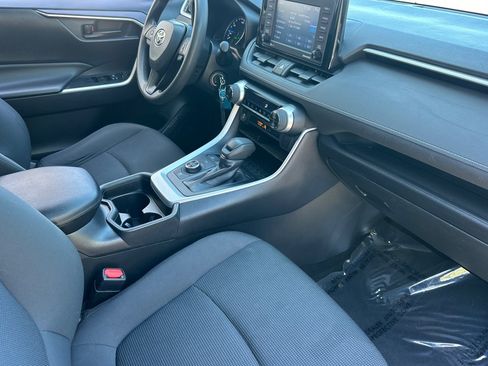 Used 2020 Toyota RAV4 LE w/ Carpet Mat Package AWD/4WD image 32