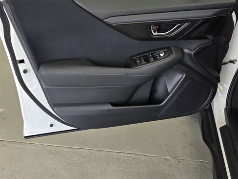 Used 2025 Subaru Outback Premium image 31