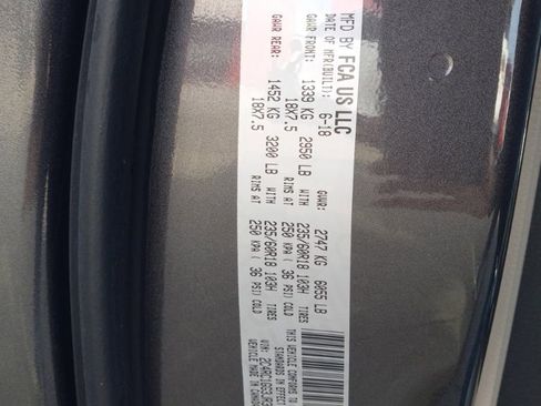 Used 2018 Chrysler Pacifica Limited image 48