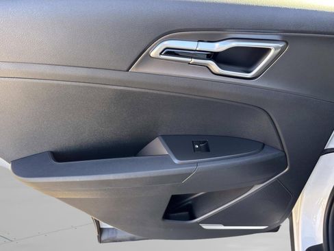 New 2026 Kia Sportage LX image 18